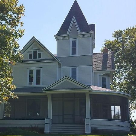Oaklawn Inn Меномони Экстерьер фото