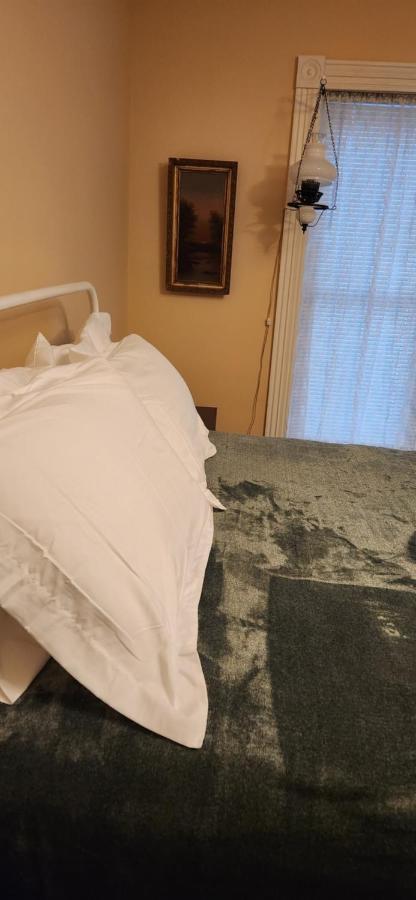 Oaklawn Inn Меномони Экстерьер фото