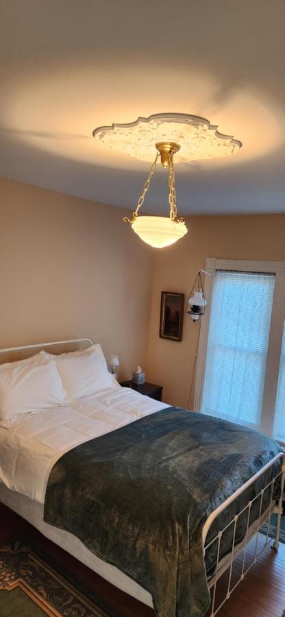 Oaklawn Inn Меномони Экстерьер фото
