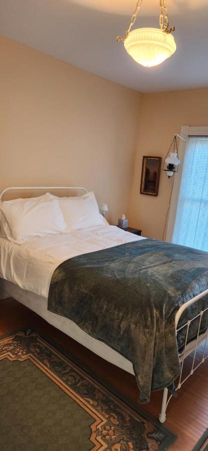 Oaklawn Inn Меномони Экстерьер фото
